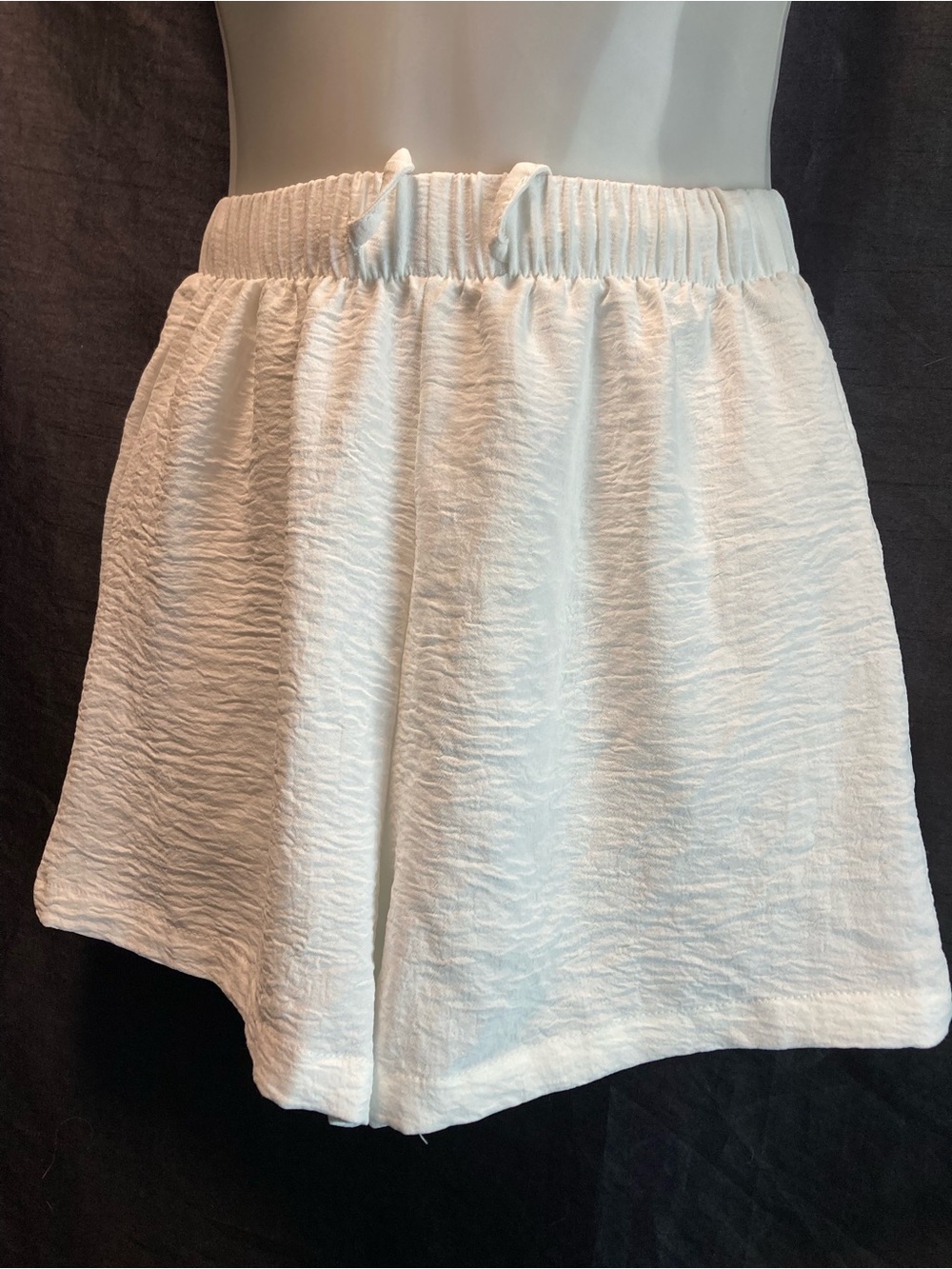 White Textured Crinkle Pull On Flowy Shorts Size XS